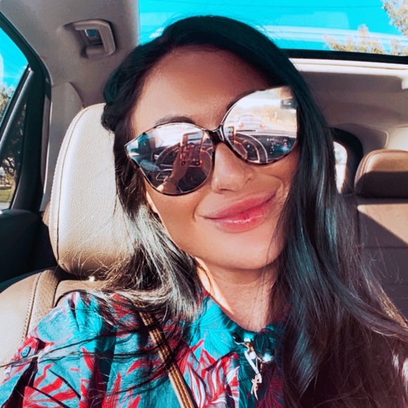 Profile Picture of Crystal Cobb (@crystalmcobb) on Poshmark