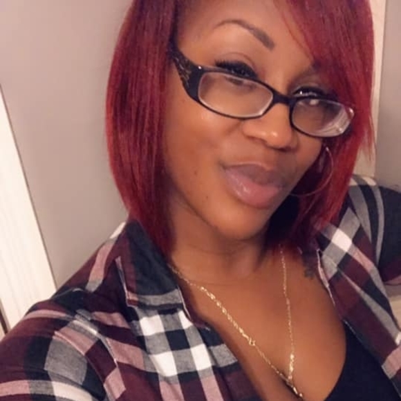 Profile Picture of Stephanie Enoch (@laddotty2) on Poshmark