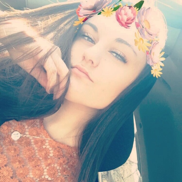 Profile Picture of Michaella Barringer (@michaella99) on Poshmark