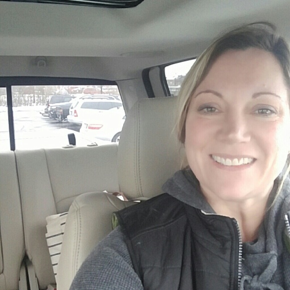 Profile Picture of Rhonda Mascoe (@rmascoe) on Poshmark