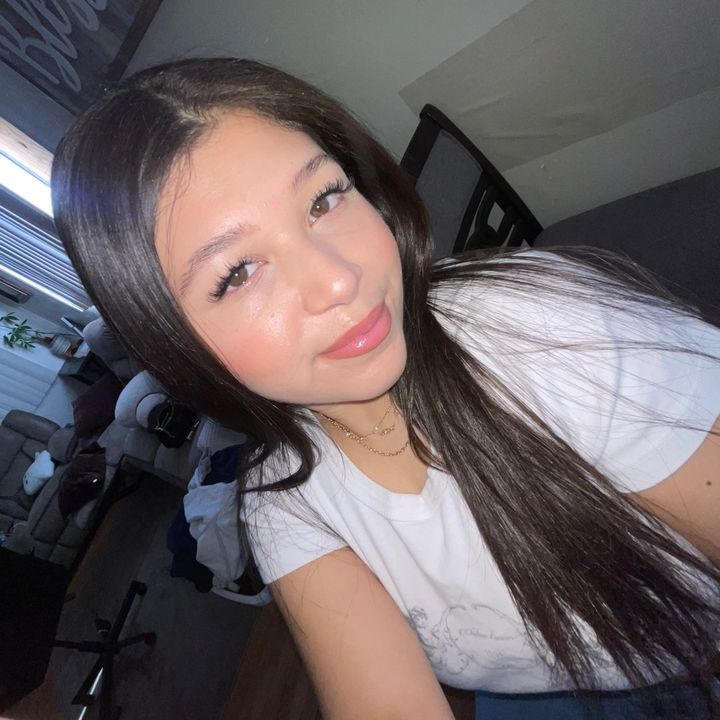 Profile Picture of Cassandra (@cassyservinn) on Tiktok