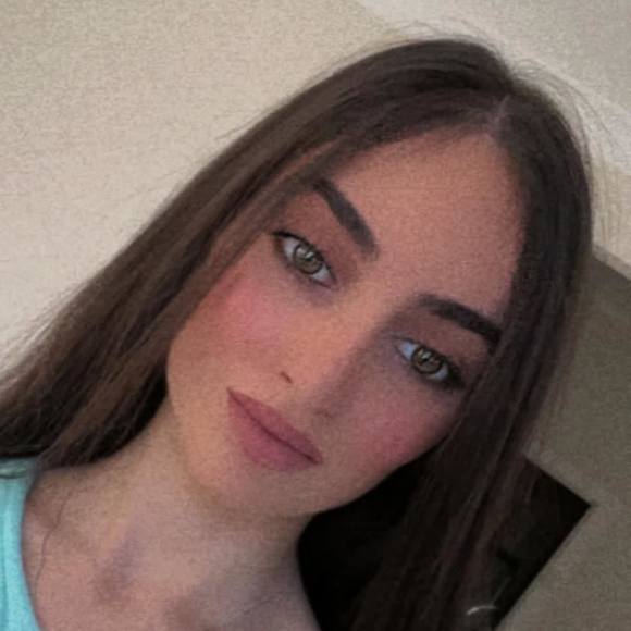 Profile Picture of Daniella Sadek (@daniellasadek) on Poshmark