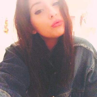 Profile Picture of Julia Henn (@Henn96Henn) on Twitter