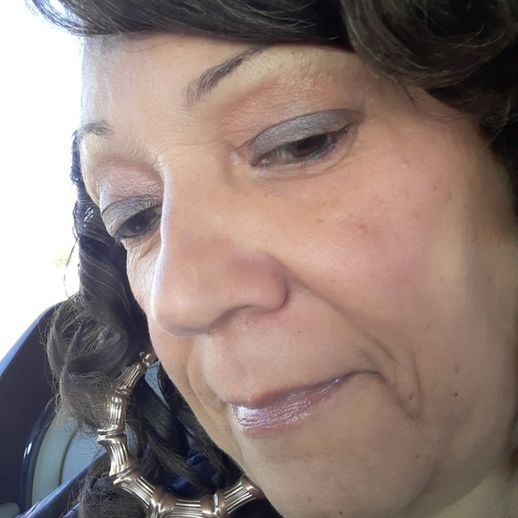 Profile Picture of Charmaine Jones (@glammaine) on Poshmark