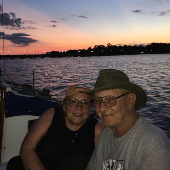 Profile Picture of Lynda Metsker (@lynda177) on Poshmark