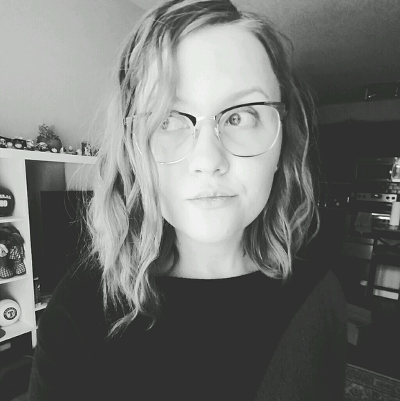 Profile Picture of Ekaterina Kuznetsova (@ekaterina25017) on Poshmark