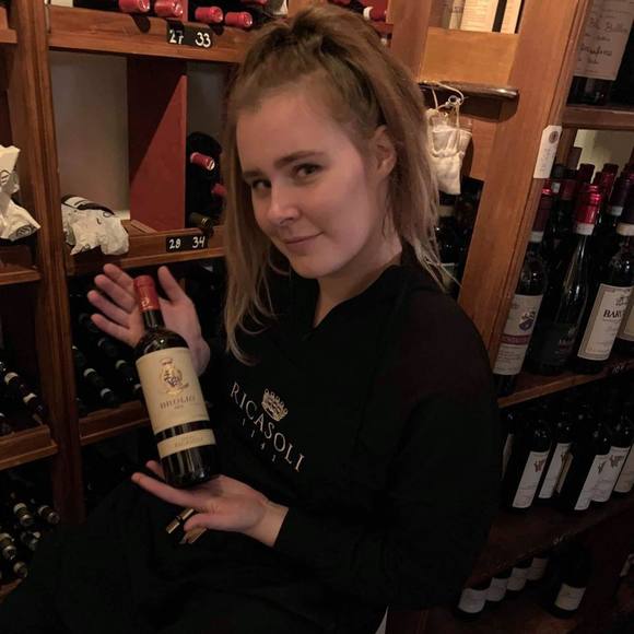 Anna Hoenig - Poshmark Profile Picture of Anna Hoenig (@gineoh) on Poshmark