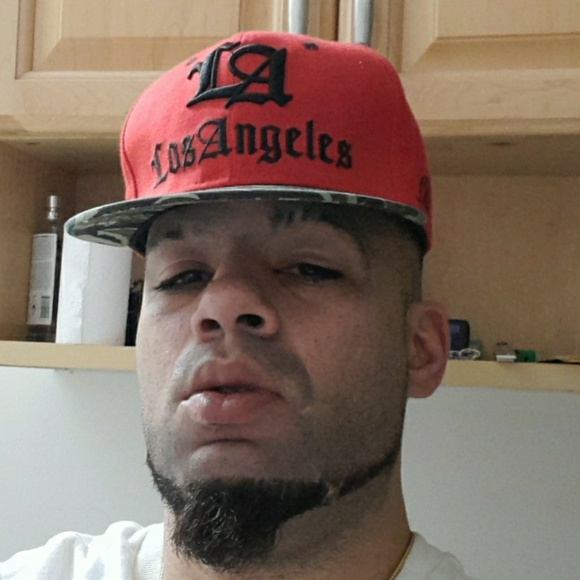 Profile Picture of David Pavao (@davidpavao) on Poshmark