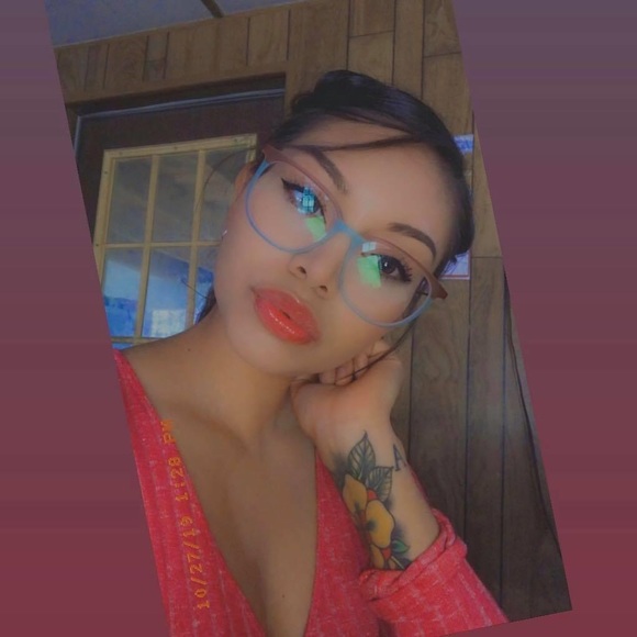 Profile Picture of Alicia Climaco (@alicli10) on Poshmark