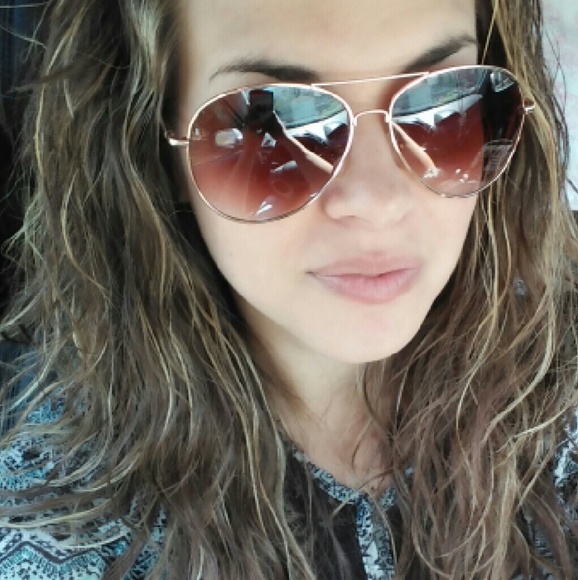 Profile Picture of Amanda Nazario (@nazbeauty21) on Poshmark