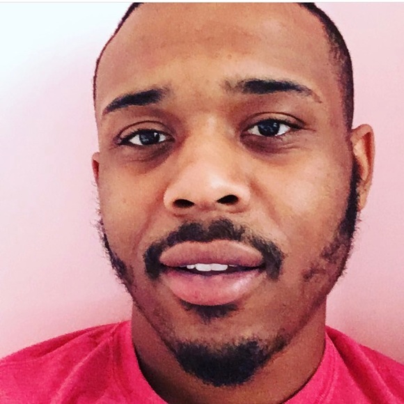 Profile Picture of Tomrell Hunter (@rell1222) on Poshmark