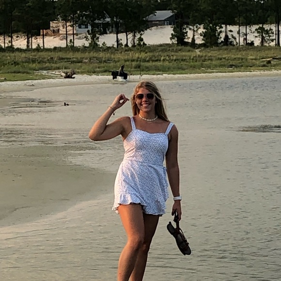 Profile Picture of Kylee Tait (@kyleetait) on Poshmark