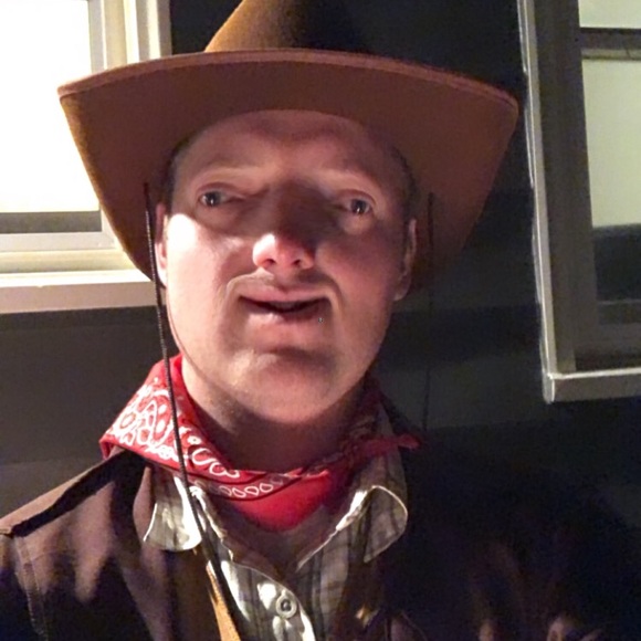 Profile Picture of Garrett Bothun (@gbothun91) on Poshmark