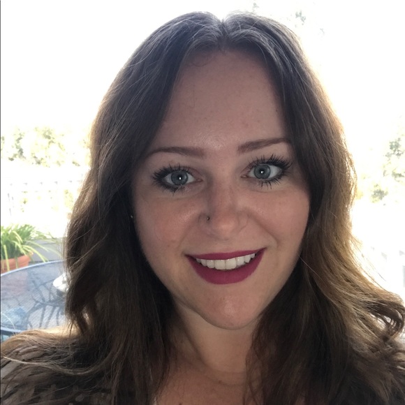 Profile Picture of Julianne Biddle (@vanillalace07) on Poshmark