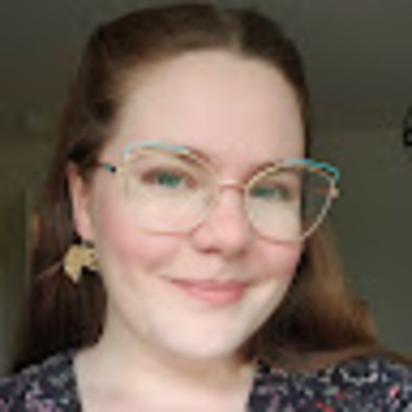 Profile Picture of Colleen Bonomo (@colleenbonomo) on Poshmark