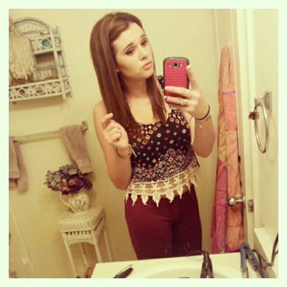 Profile Picture of Carlie Callahan (@carlienicole23) on Poshmark