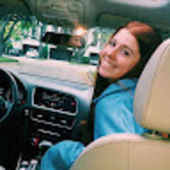 Profile Picture of Kara Scully (@kkscully5) on Poshmark