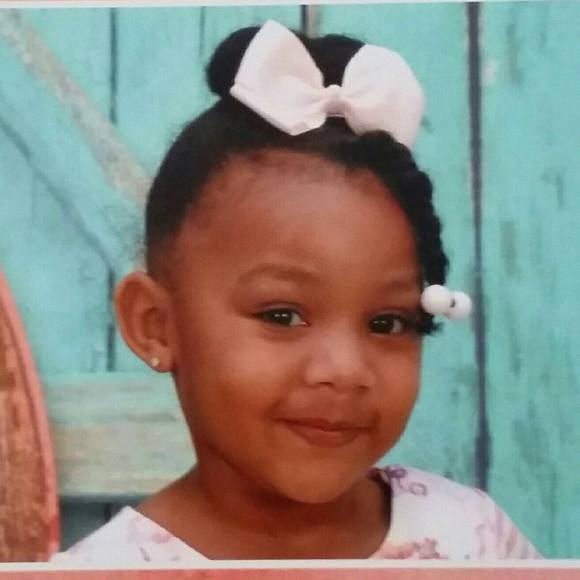 Profile Picture of Carlamom Foster (@carlvenaf) on Poshmark