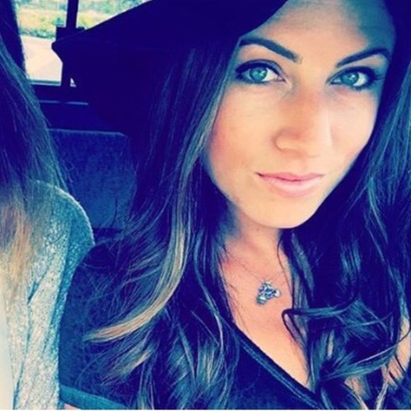 Profile Picture of Jen Stenersen (@jennysteny) on Poshmark