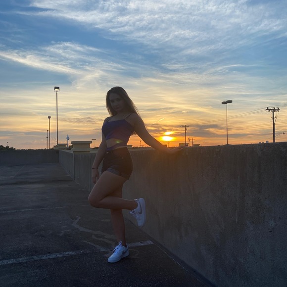 Profile Picture of Bailey Gates (@baileygates) on Poshmark