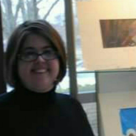 Profile Picture of Jennifer Reida (@jennreida) on Poshmark