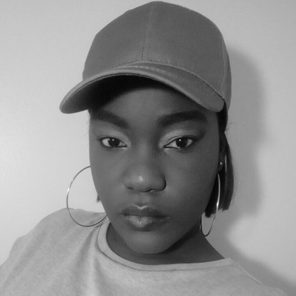 Rasia Cornish - Poshmark Profile Picture of Rasia Cornish (@rasia21) on Poshmark