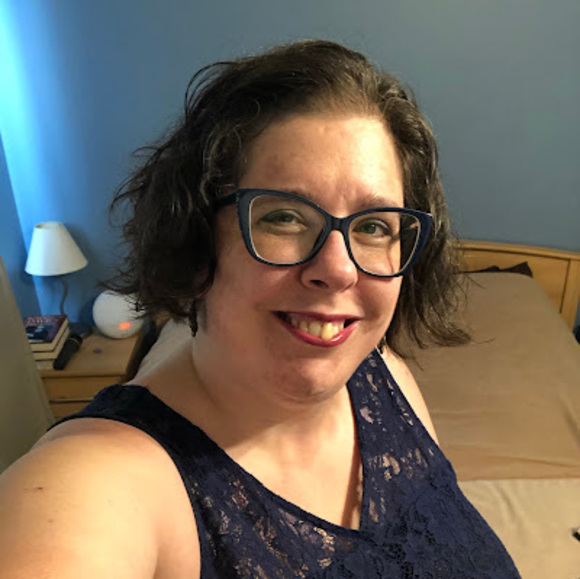 Profile Picture of Lisa Gillespie (@edgedancer77) on Poshmark