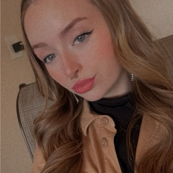 Profile Picture of Jasmine Keys (@jasminekeys705) on Poshmark