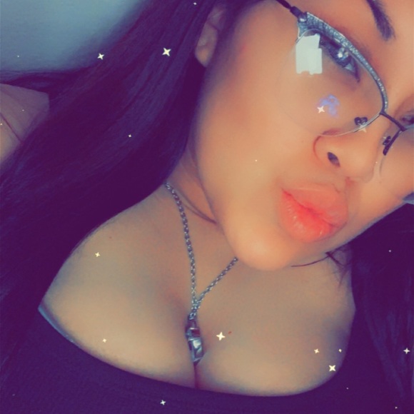 Profile Picture of Amber Jaramillo (@amber_jaramillo) on Poshmark