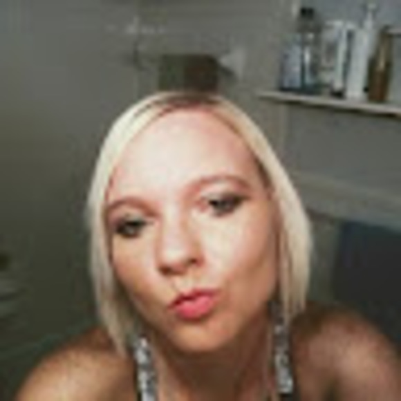 Profile Picture of Mary Hooks (@marynjarrod09) on Poshmark