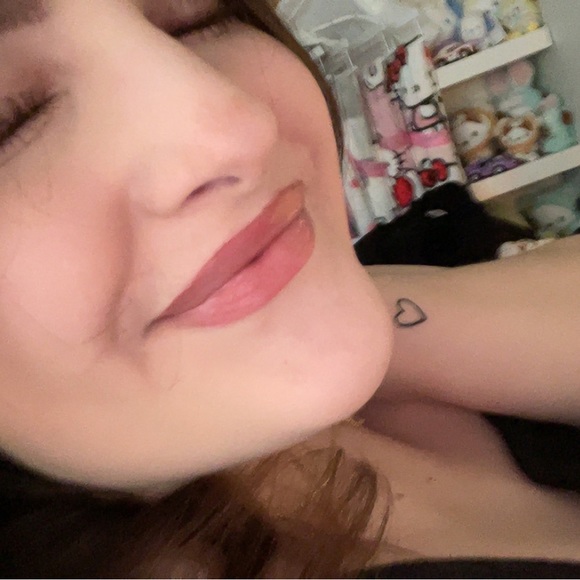 Profile Picture of Veronica Buerger (@luvronicaa) on Poshmark