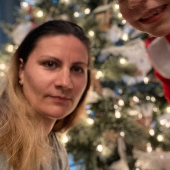 Profile Picture of Valeriia Gusarova (@mrsgusarov) on Poshmark