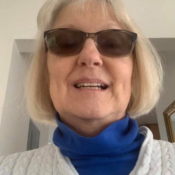 Profile Picture of Deborah Buck richards (@debrichards7) on Poshmark