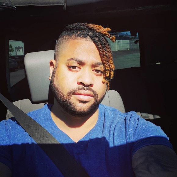 Profile Picture of Warren Awkard (@warrenawkard) on Poshmark