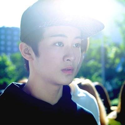 Profile Picture of คิ้วมาร์คลี (@MARKLEETH) on Twitter