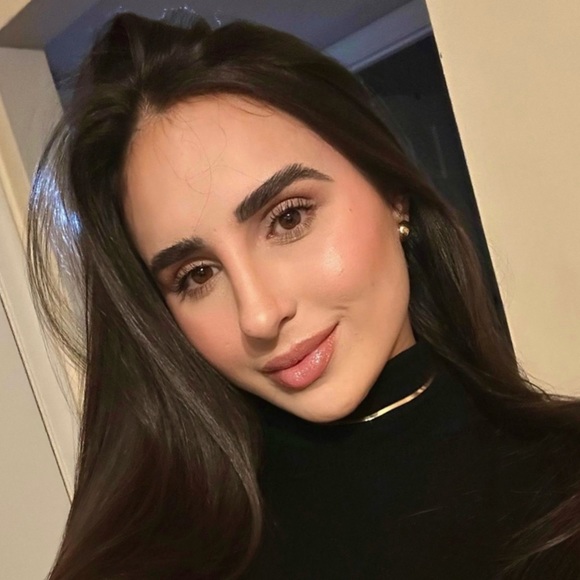 Profile Picture of Ana paula Fontes silva (@apfanapaula) on Poshmark