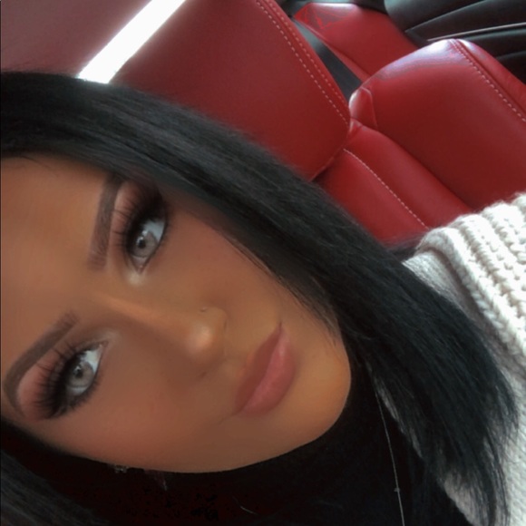 Profile Picture of Taylor Snowling (@taylorsnowlingg) on Poshmark