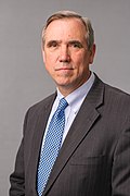 Profile Picture of Jeff Merkleyon Wikipedia