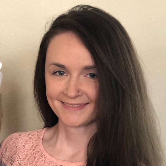 Profile Picture of Katelyn Hoskins (@kmhosk) on Poshmark