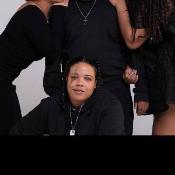 Profile Picture of Dominique Stewart (@bub930) on Poshmark