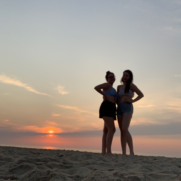 Profile Picture of Angelina Glovich (@angelinaglovich) on Poshmark