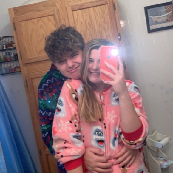 Profile Picture of Rylee Grabans (@ryleegrabans) on Poshmark