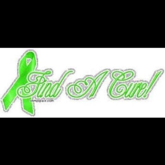 Profile Picture of Nell Edwards (@momanell) on Poshmark