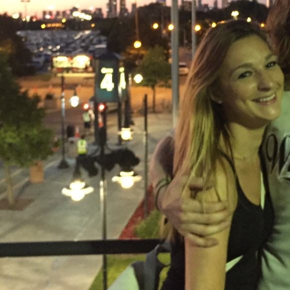 Profile Picture of Marilynn Pietroski (@conman0745) on Poshmark