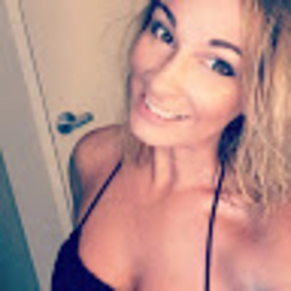 Profile Picture of Lorenda Altman (@lorenda_altman) on Poshmark