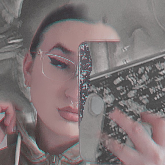 Profile Picture of Jordyn Mednick (@mednickjordyn) on Poshmark