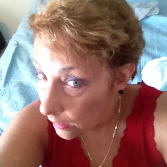 Profile Picture of Lois Fenker (@loisfe) on Poshmark