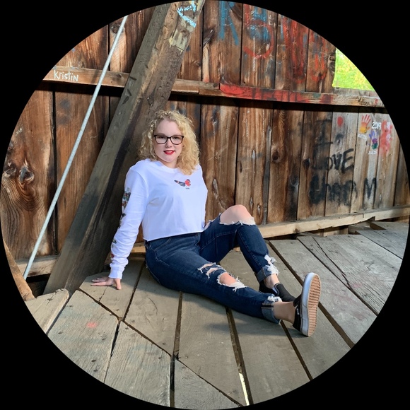 Profile Picture of Hailee Stinedurf (@charliejayda) on Poshmark