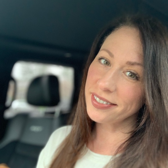 Profile Picture of Sandra Huggins (@sandrahuggin297) on Poshmark