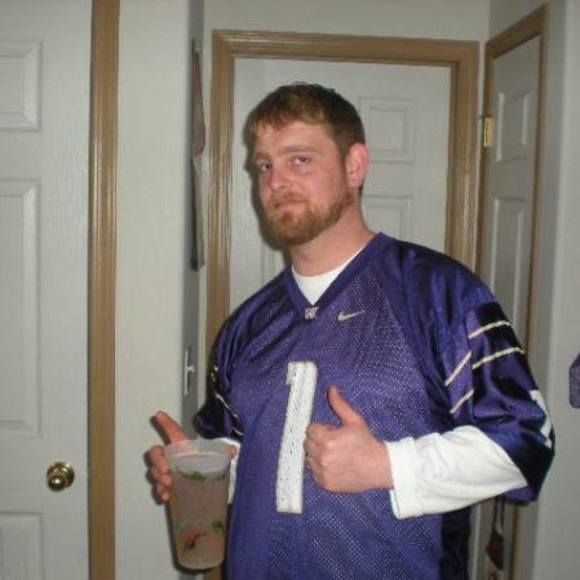 Profile Picture of Max Babb (@maxarelli) on Poshmark